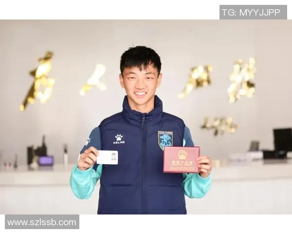 职业足球明星杨明洋的成长之路与辉煌成就揭秘
