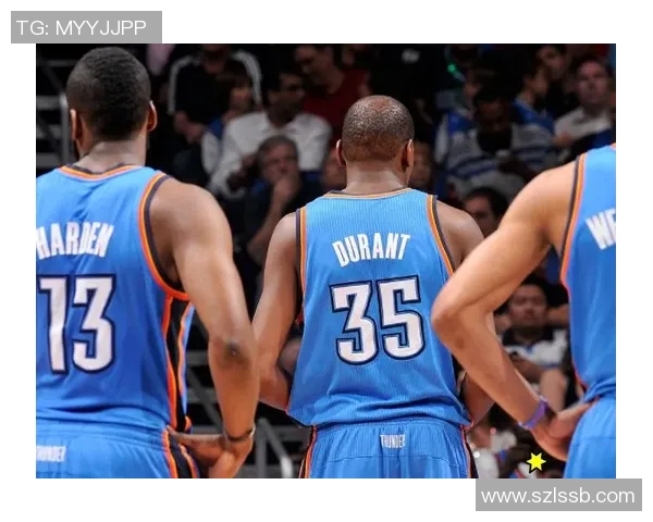 香港足球明星队荣耀之路展现激情与梦想的海报设计